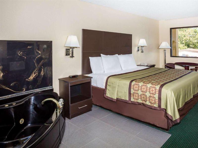 Days Inn By Wyndham Enterprise Zewnętrze zdjęcie