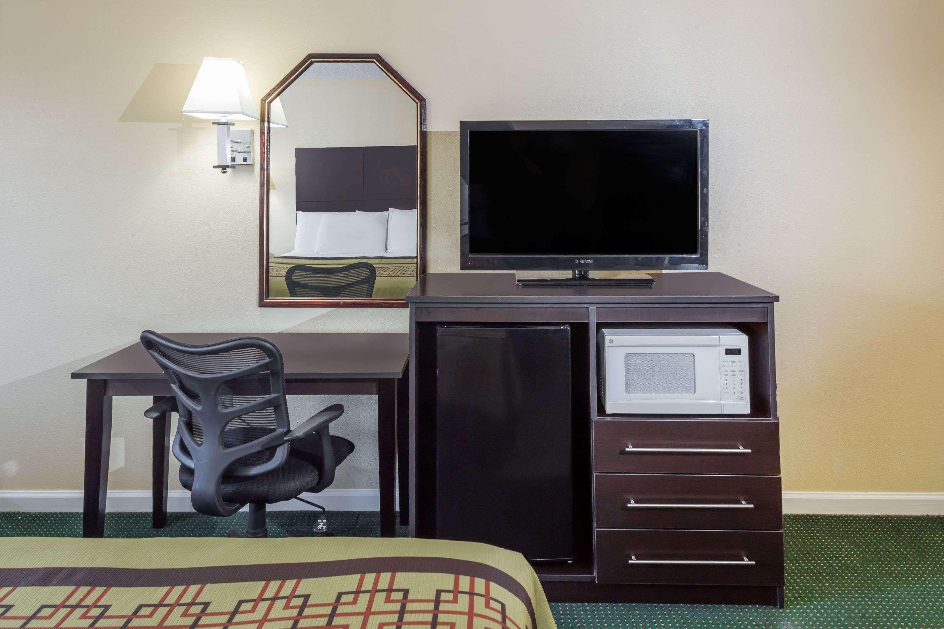 Days Inn By Wyndham Enterprise Zewnętrze zdjęcie