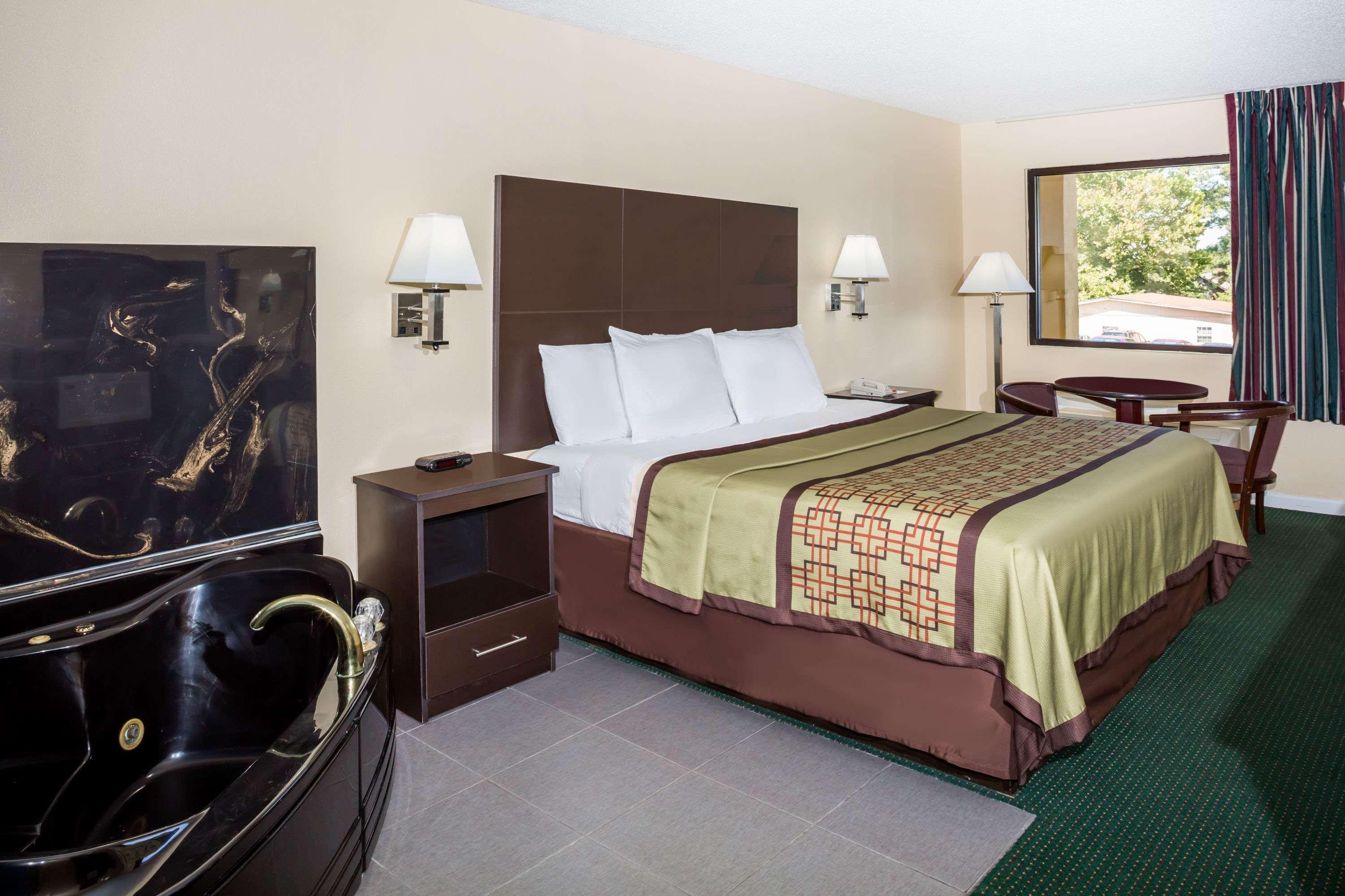 Days Inn By Wyndham Enterprise Zewnętrze zdjęcie