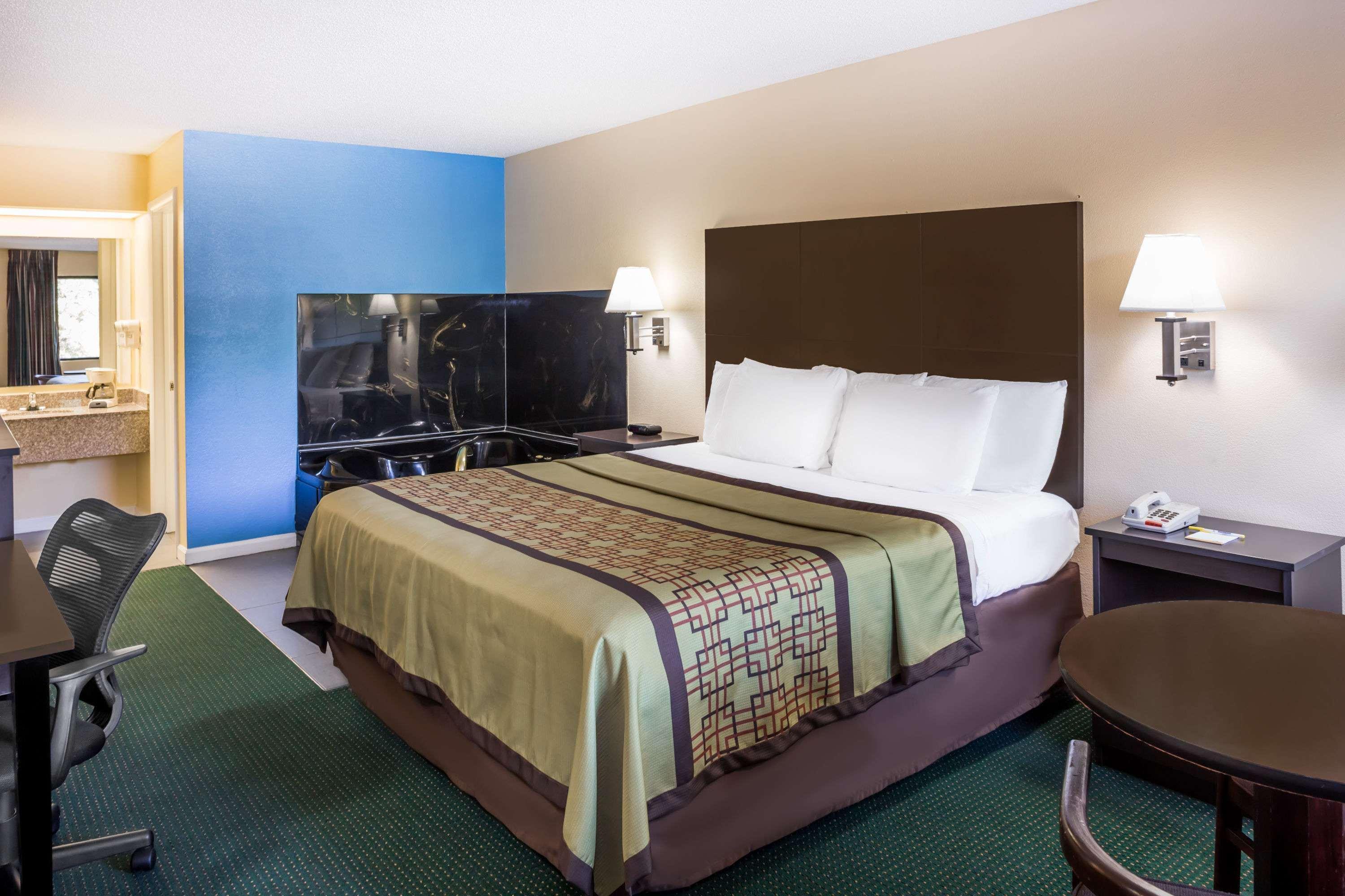 Days Inn By Wyndham Enterprise Zewnętrze zdjęcie