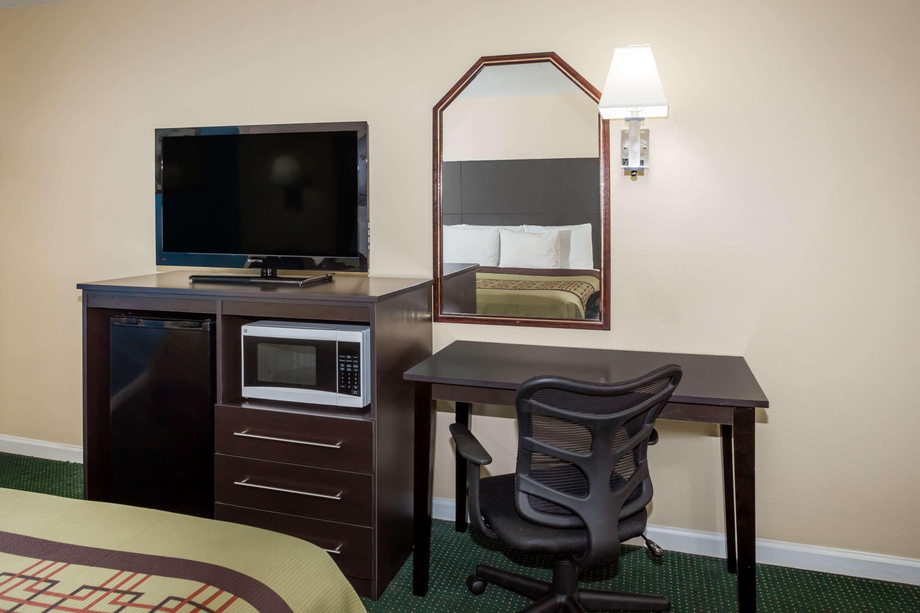 Days Inn By Wyndham Enterprise Zewnętrze zdjęcie