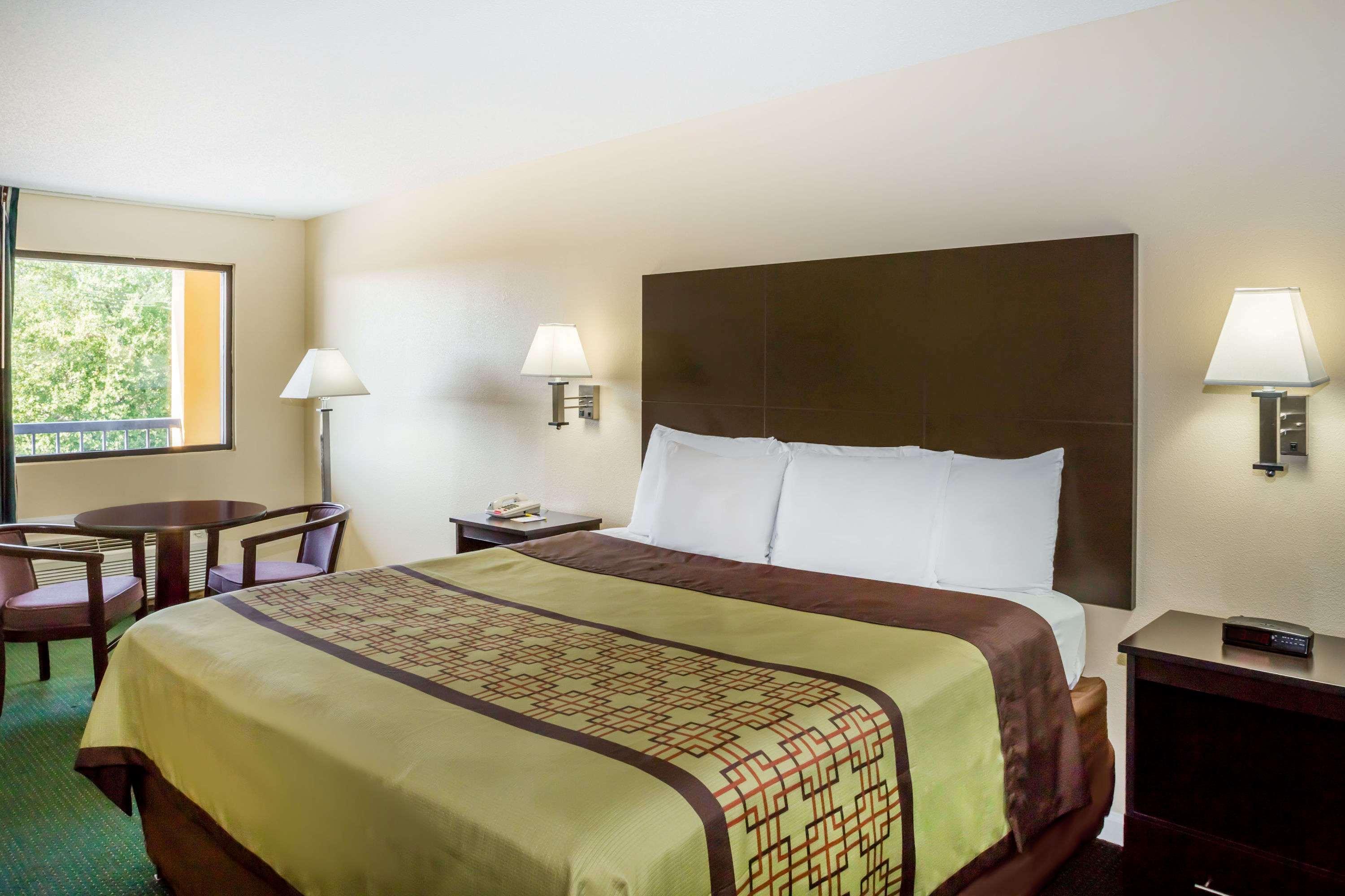Days Inn By Wyndham Enterprise Zewnętrze zdjęcie